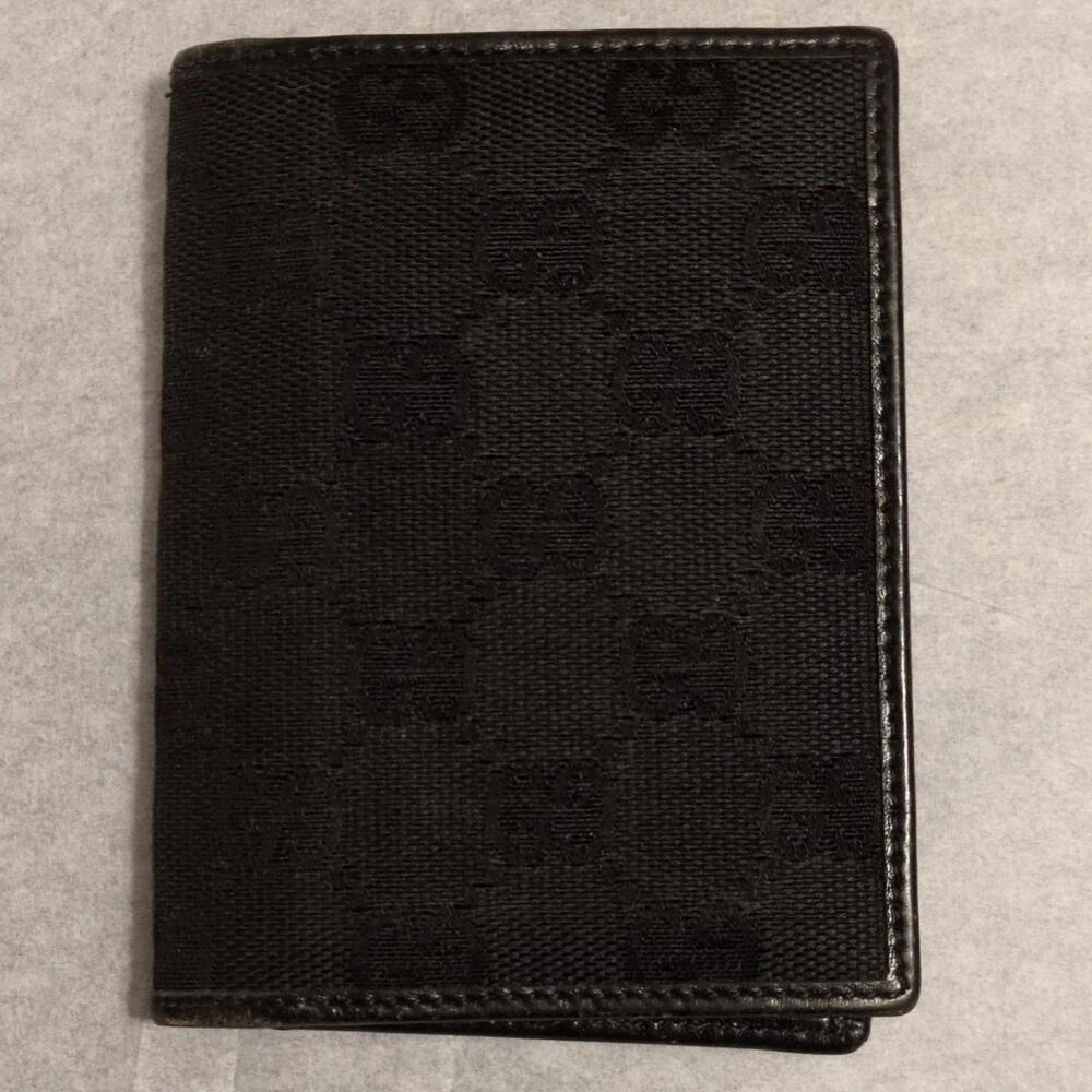 Gucci Black Bifold Wallet with Logo Accent Credit Card Feature